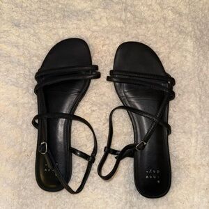 Flat sandals